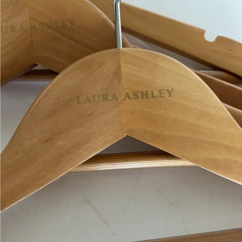 LAURA ASHLEY WOODEN HANGERS SET OF FOUR